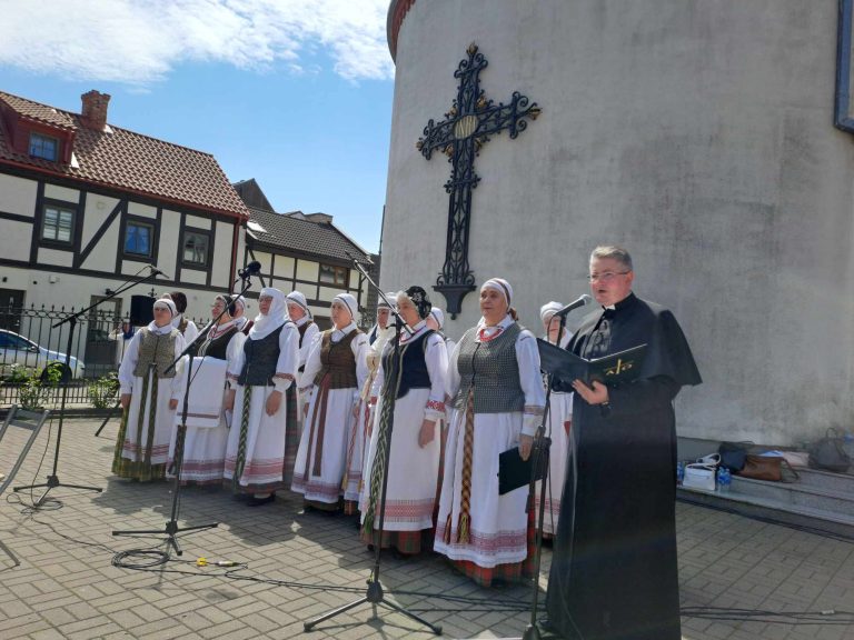 Folkloro ansamblis ,,Valaukis” minėdamas savo veiklos 40-metį lankėsi Klaipėdoje