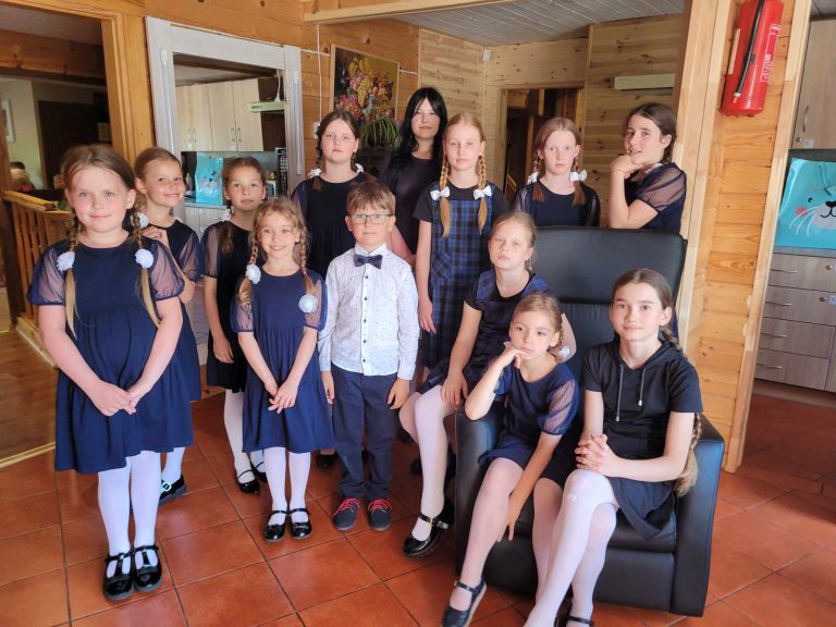 „Nenuoramų“ kolektyvas aplankė VšĮ „Sidabrinis amžius“ globos namus