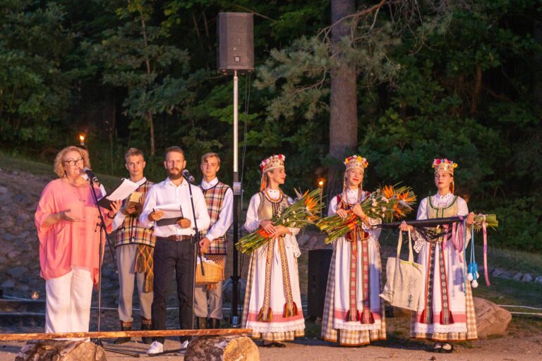 Atminties valanda prie Puntuko akmens ,,Mirtį aplenkė garbė”