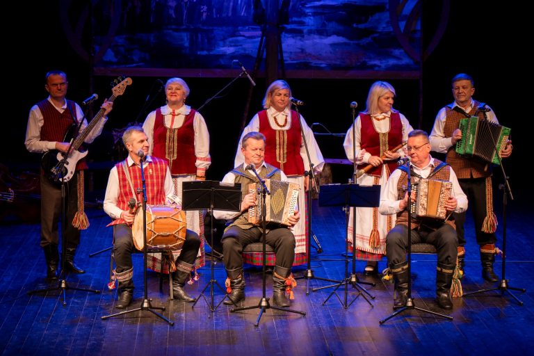 Kapelų šventė „Gaida – Užgavėnės“ subūrė liaudies muzikos mylėtojus Anykščiuose