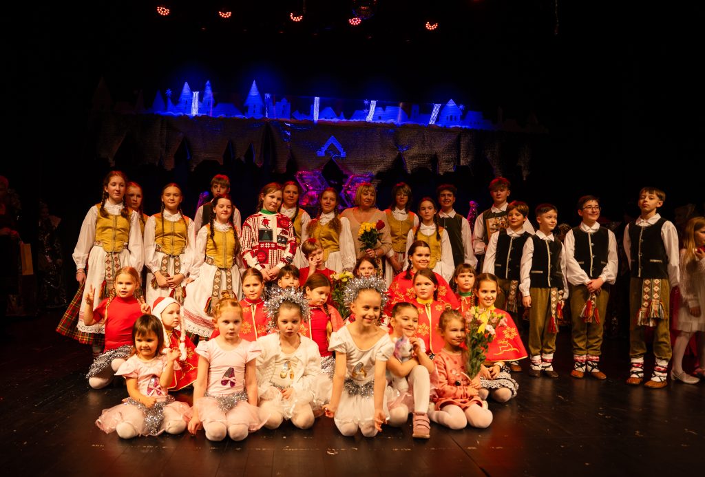 Šventinis vakaras Anykščiuose: koncertas „Kalėdų belaukiant“  