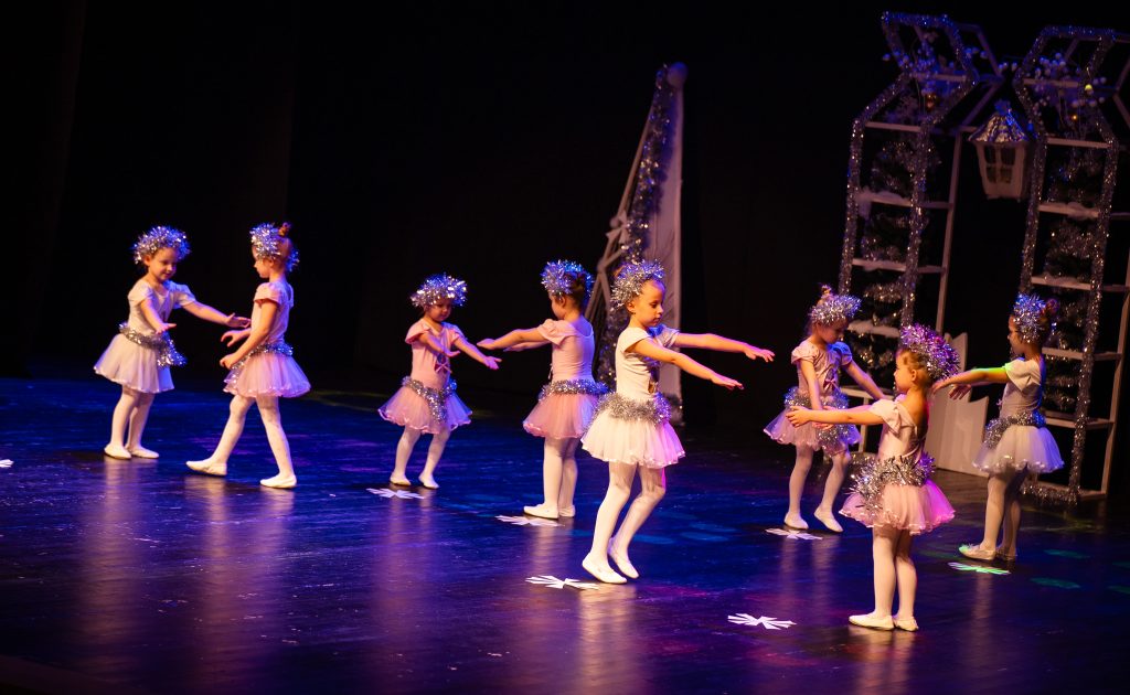 Šventinis vakaras Anykščiuose: koncertas „Kalėdų belaukiant“  