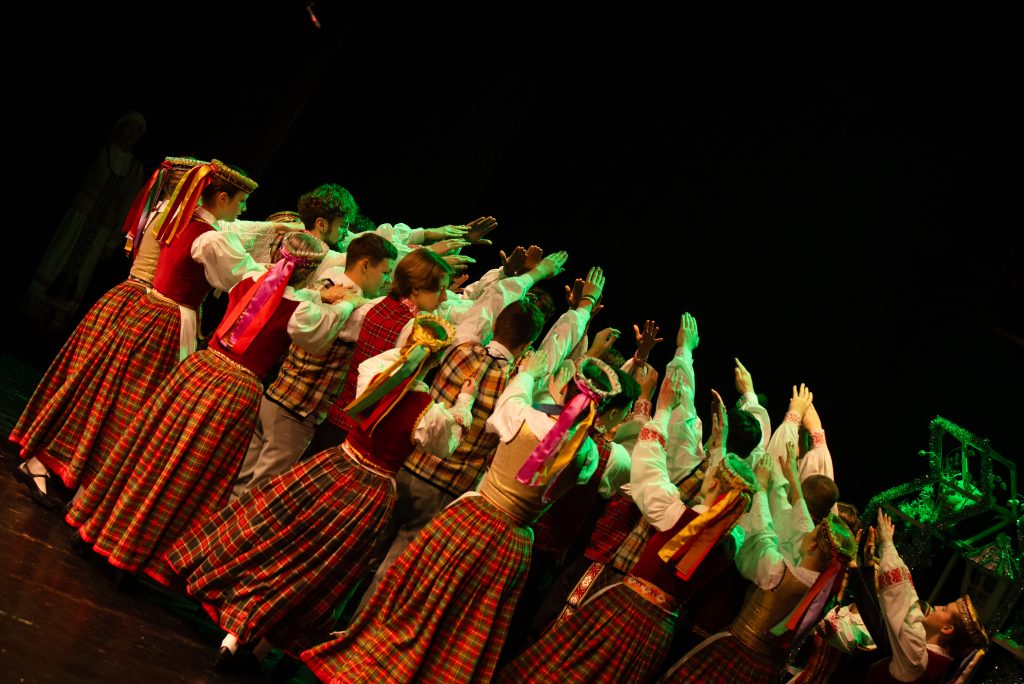 Šventinis vakaras Anykščiuose: koncertas „Kalėdų belaukiant“  