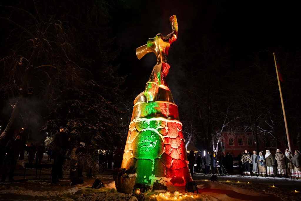 Degantys laužai ir gyva atmintis: Anykščiai pagerbė Laisvės gynėjus